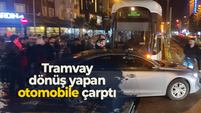 Tramvay dönüş yapan otomobile çarptı