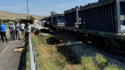 Çankırı'da can pazarı! yük treniyle çarpıştı ölü ve yaralılar var