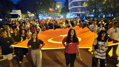 Gölcük 15 Temmuz destanı için yine dimdik ayakta