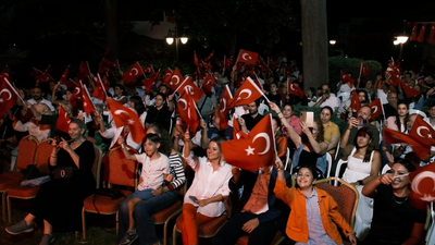 30 Ağustos'u zafer şarkılarıyla karşıladılar