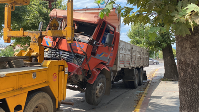 Freni boşaldı, 4 araca çarptı! O anlar kamerada