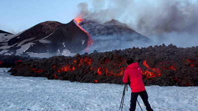 Yanardağ sessizliğini bozdu: Etna lav püskürtüyor