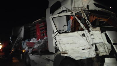 Yolcu otobüsüne tır çarptı!