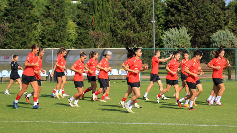 A Milli Kadın Futbol Takımı, İsviçre maçı öncesi Kocaeli'de
