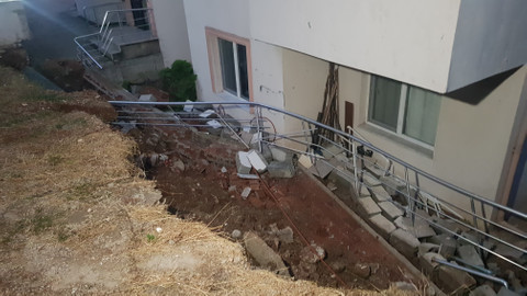 İstinat duvarı çöktü! Tehlike oluşturuyor