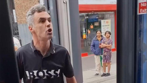 İngiltere'de Müslüman otobüs şoförüne saldıran kişiye 10 ay hapis cezası
