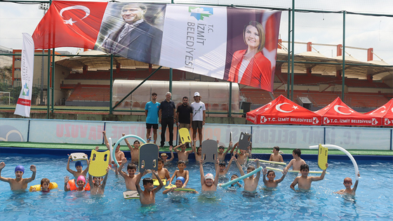 İzmit Belediyesi portatif yüzme havuzu açıldı