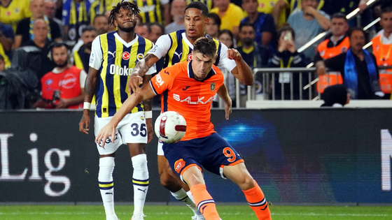 Trendyol Süper Lig: Fenerbahçe: 3 - RAMS Başakşehir: 0 (İlk yarı)