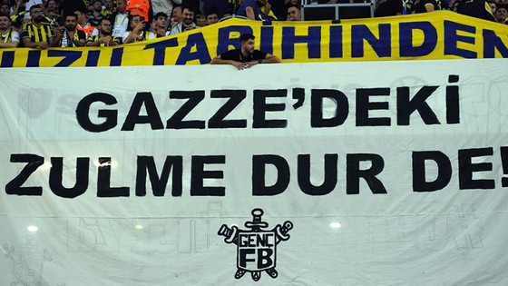 Fenerbahçe tribünlerinde Filistin mesajı