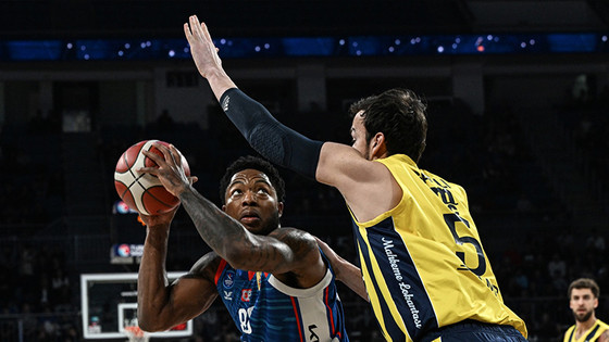 Eurolegua derbisinde kazanan Anadolu Efes: "81-80"