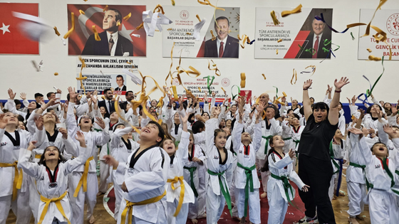 Gölcük Belediyesporlu tekvandocuların kuşak sevinci