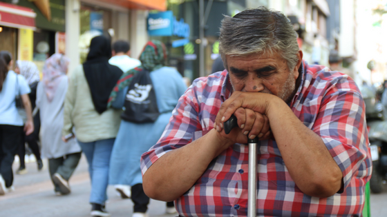 36 yıldır oturarak uyuyor. ‘Herkes yattıktan sonra gece çocuk gibi ağlıyorum.’