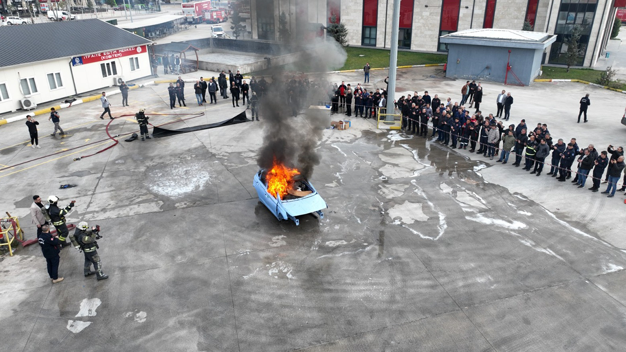 Kocaeli Büyükşehir Belediyesi'nden 12 ile elektrikli araç yangını eğitimi! - Resim : 2