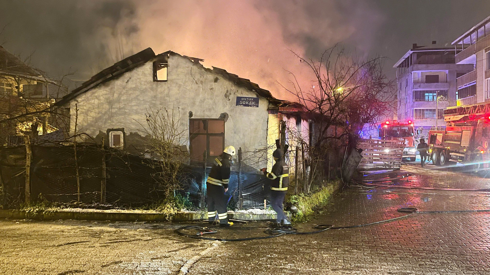 Samsun’da yangın evi küle çevirdi! - Resim : 1