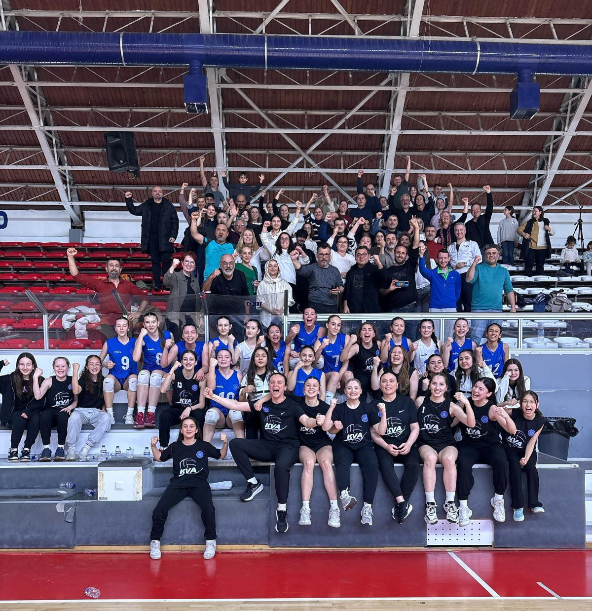 Voleybol’da TARİHİ zafer! Fenerbehçe’yi devirdiler! “3-1” - Resim : 4
