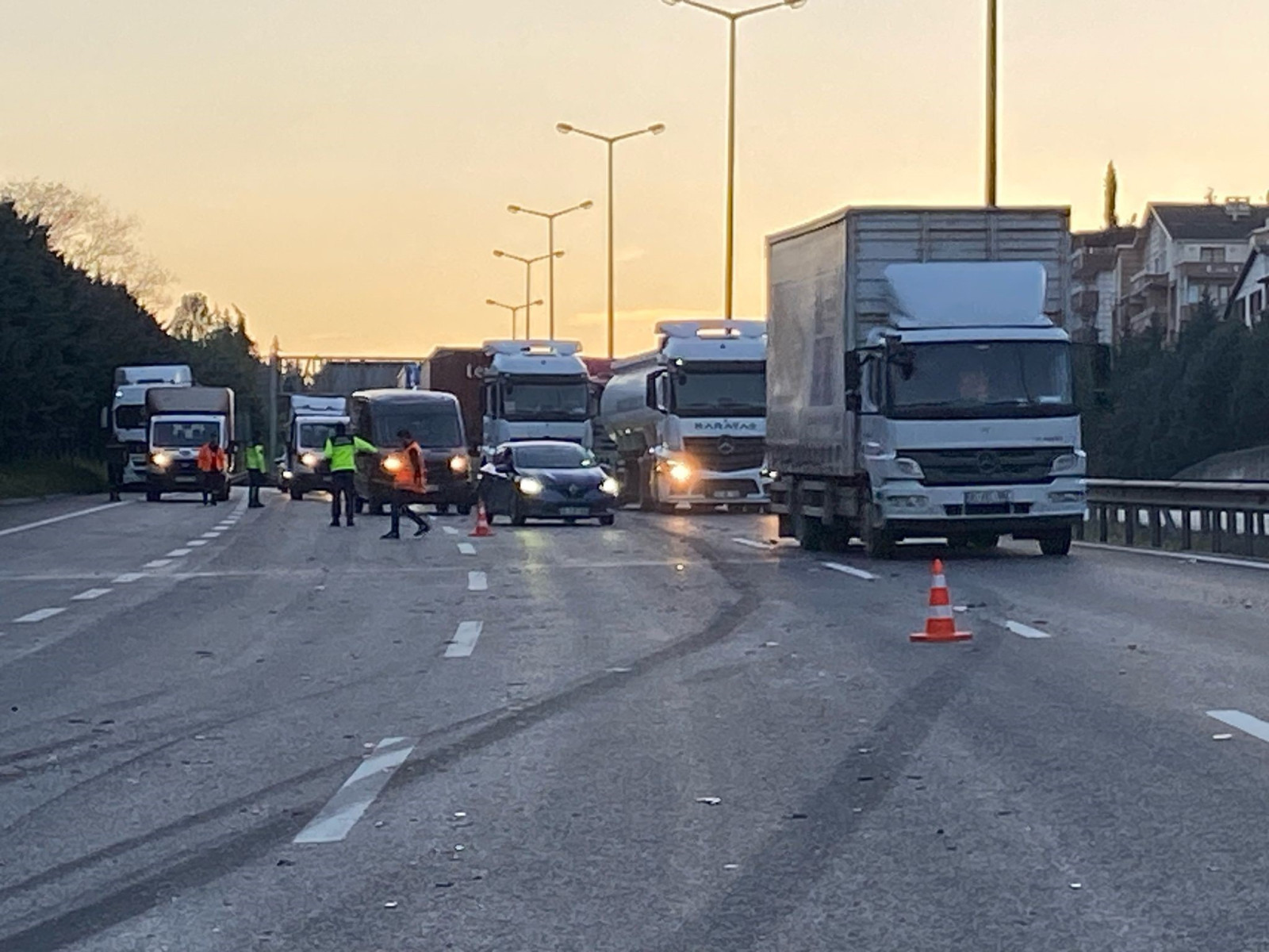 TEM Otoyolu'nda zincirleme trafik kazası! - Resim : 1