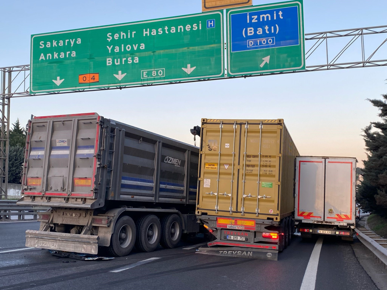 TEM Otoyolu'nda zincirleme trafik kazası! - Resim : 2
