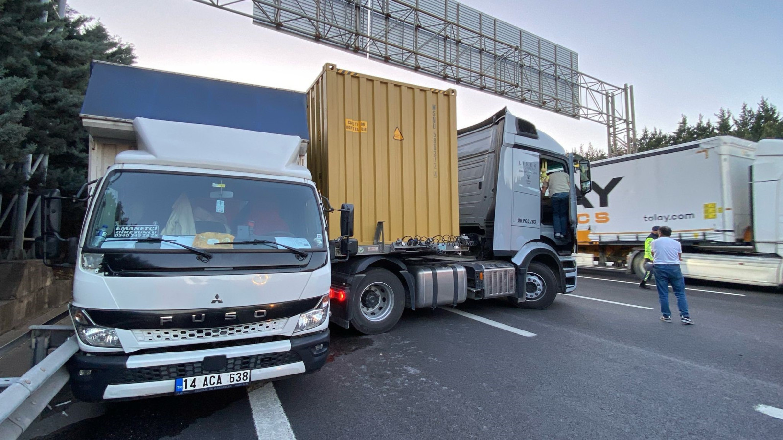 TEM Otoyolu'nda zincirleme trafik kazası! - Resim : 3