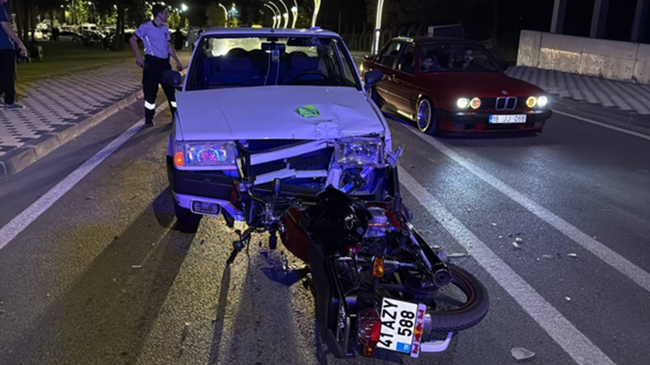 Kocaeli'de feci kaza! Motosiklet ile otomobil çarpıştı - Resim : 1