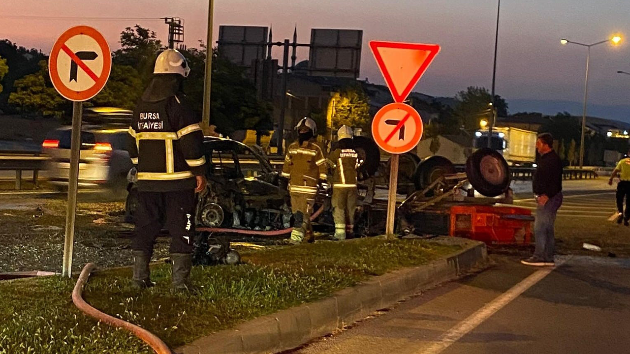 Bursa'da facia: Traktöre çarpıp alev aldı! - Resim : 1