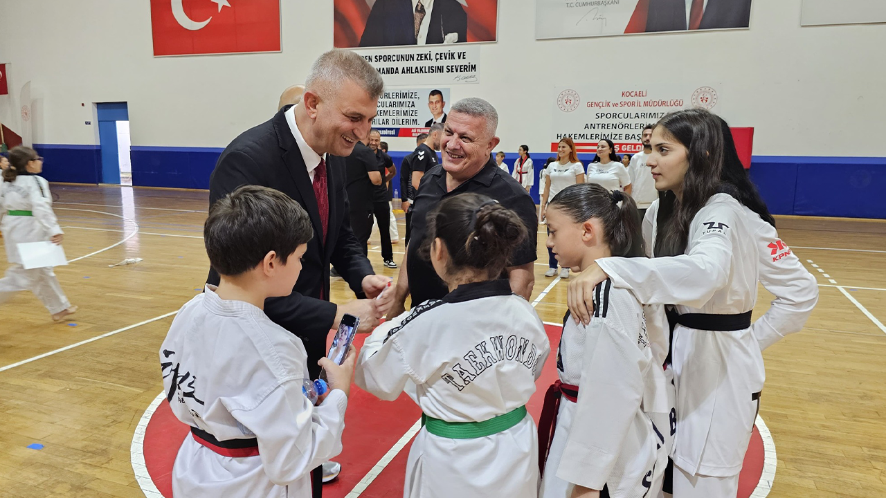 Ali Yıldırım Sezer: Gölcük Belediyespor bünyesindeki 253 sporcumuzun bir üst kuşaklara geçtiler - Resim : 1