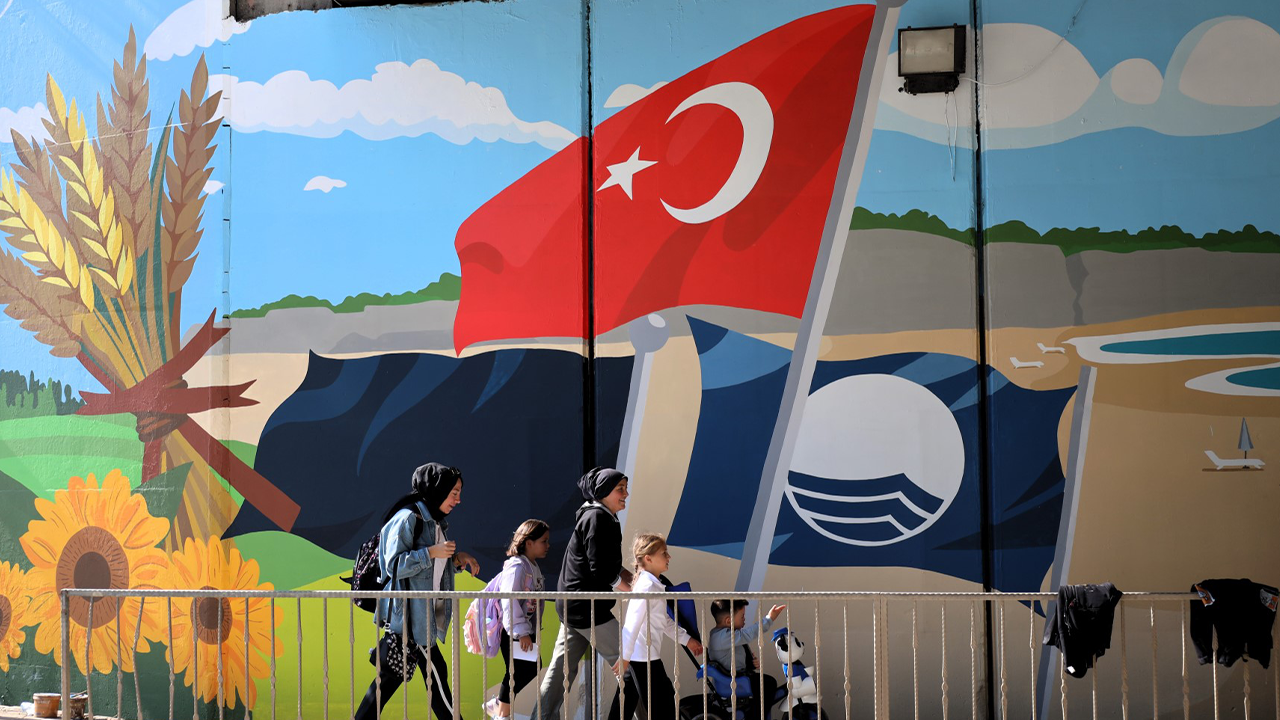 Kocaeli Büyükşehir Belediyesi, sokakları renklendiriyor - Resim : 1