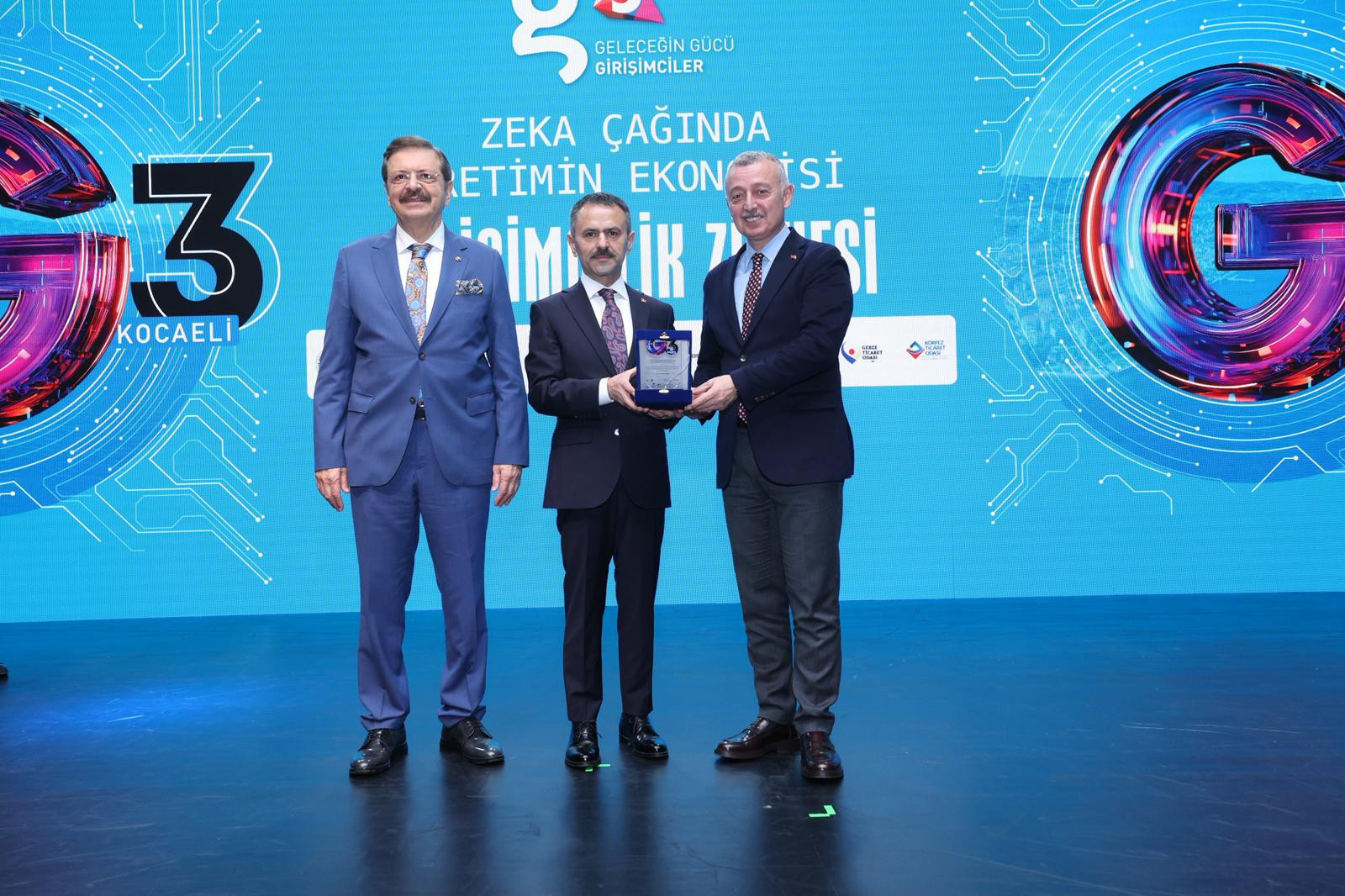 Tahir Büyükakın genç girişimcileri Kocaeli’ye davet etti: Kocaeli girişimciler için çok avantajlı - Resim : 2