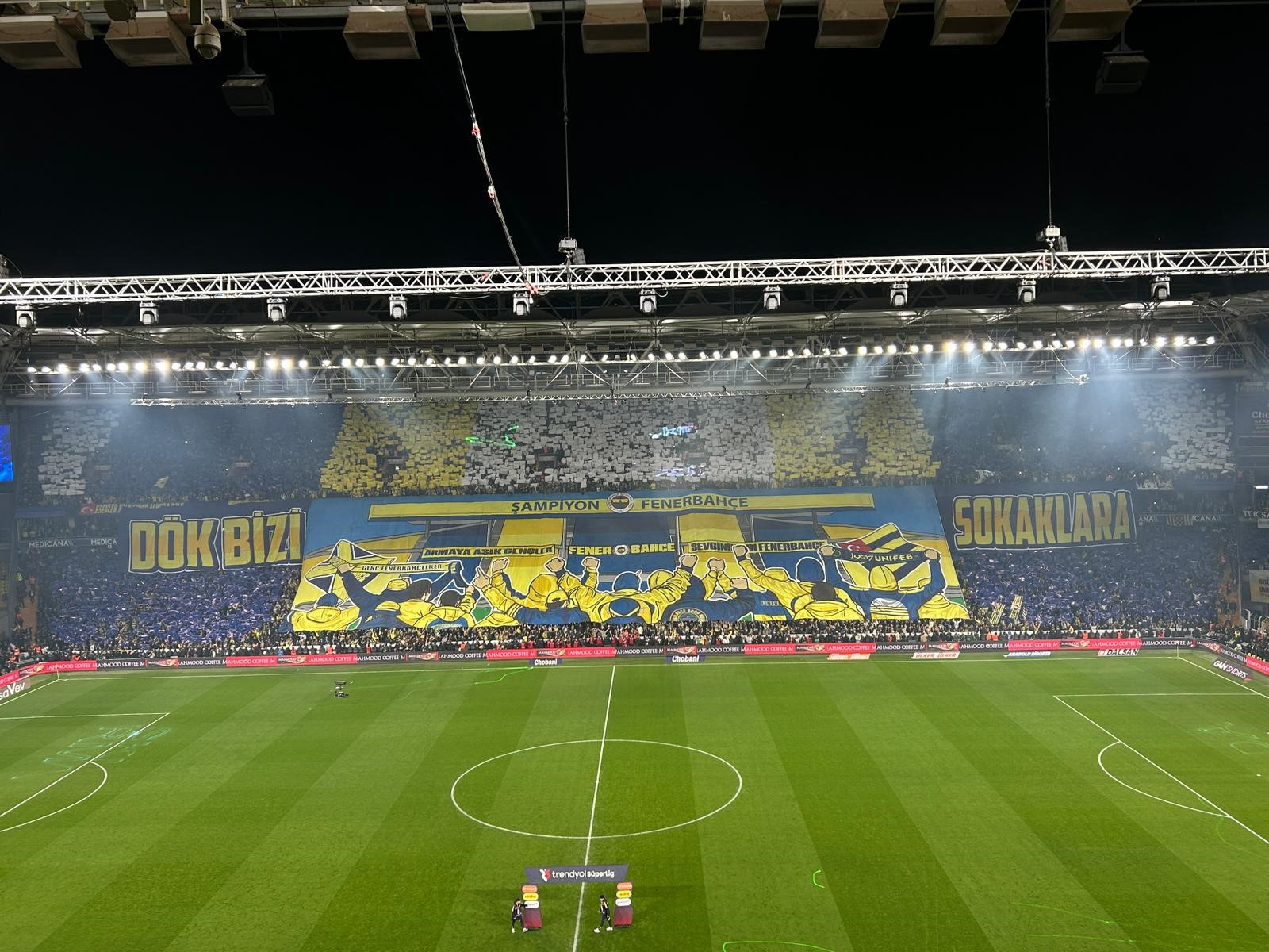 Fenerbahçeli taraftarlardan Galatasaray derbisine özel koreografi - Resim : 3